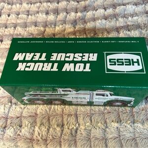 Hess 2019 Toy - Tow Truck Rescue Team